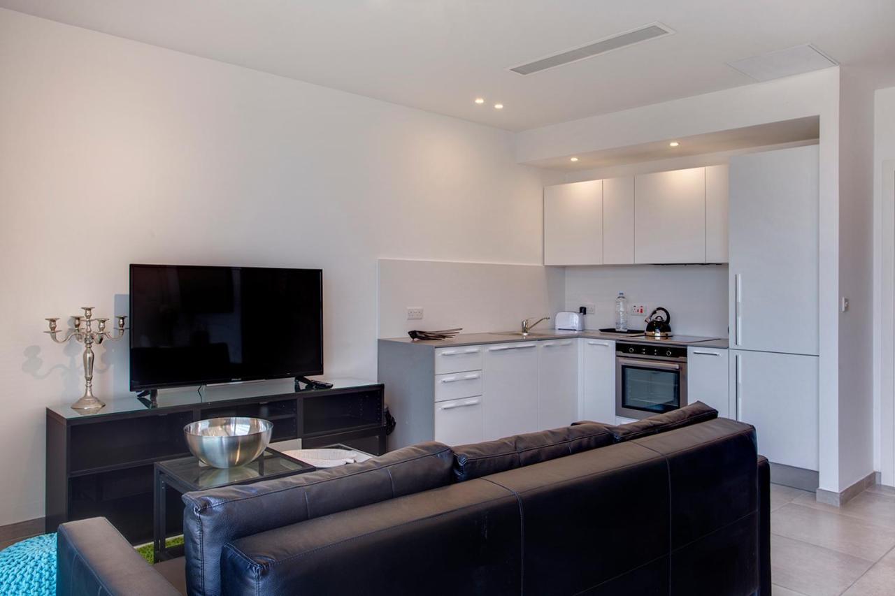 Modern Seaview Apartment In A Prime Location Sliema Bagian luar foto