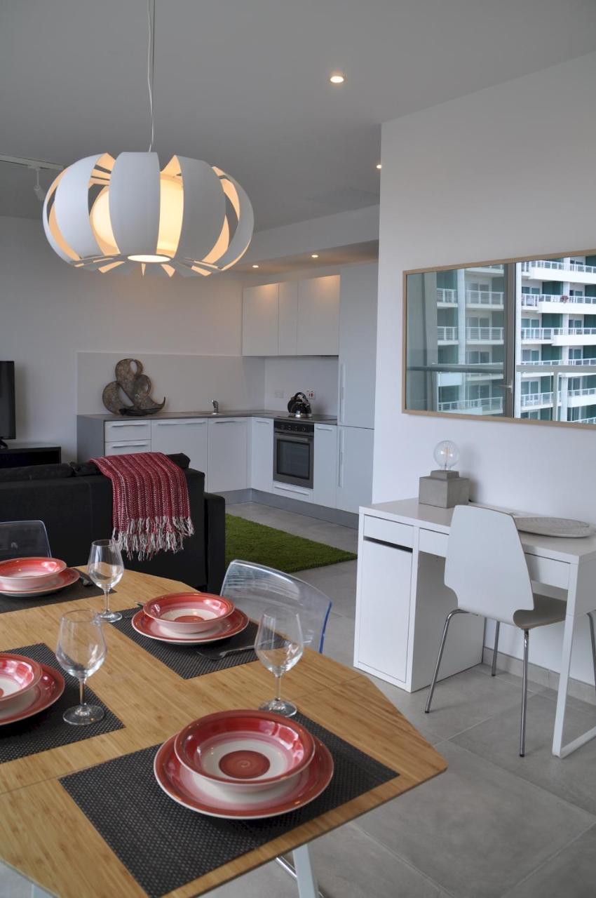 Modern Seaview Apartment In A Prime Location Sliema Bagian luar foto