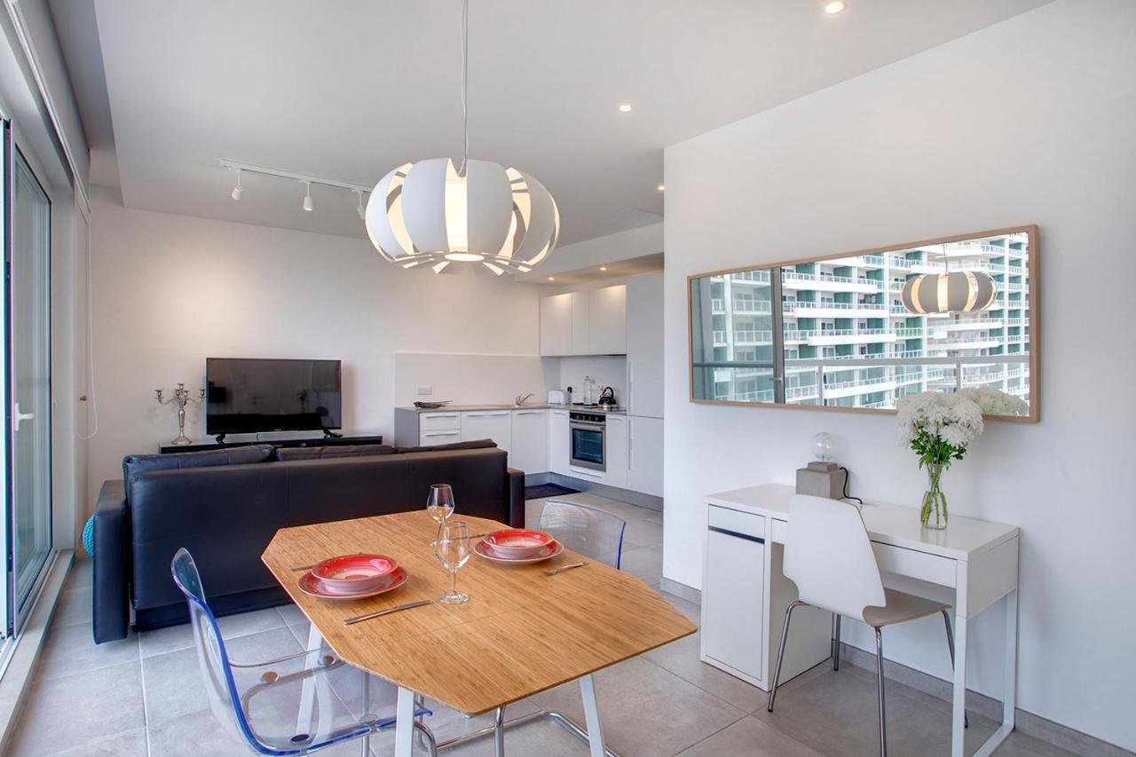 Modern Seaview Apartment In A Prime Location Sliema Bagian luar foto