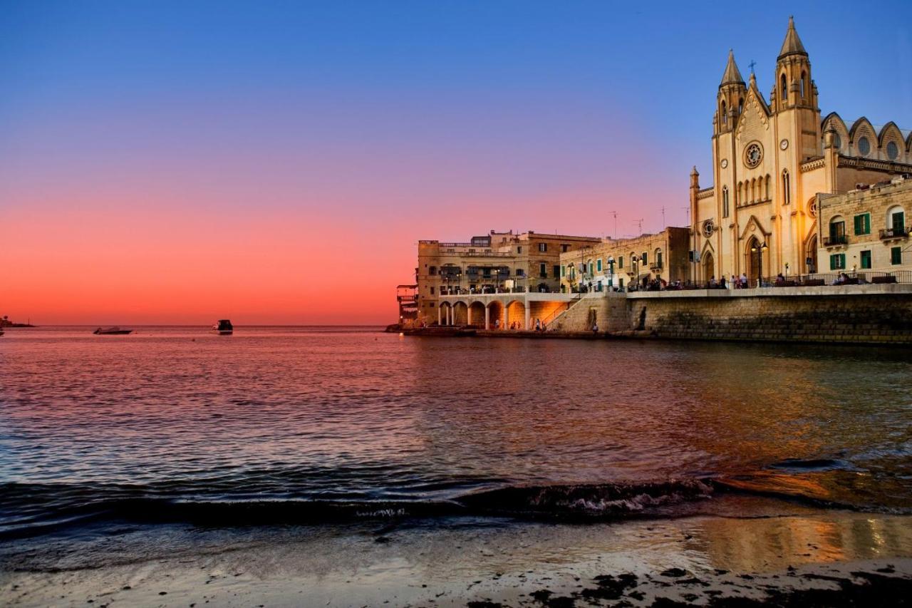 Modern Seaview Apartment In A Prime Location Sliema Bagian luar foto