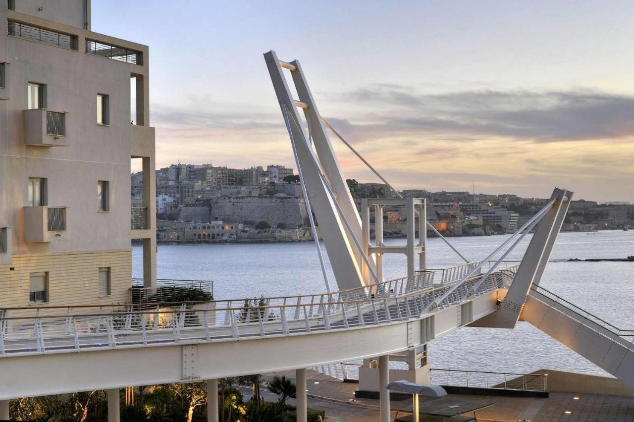 Modern Seaview Apartment In A Prime Location Sliema Bagian luar foto