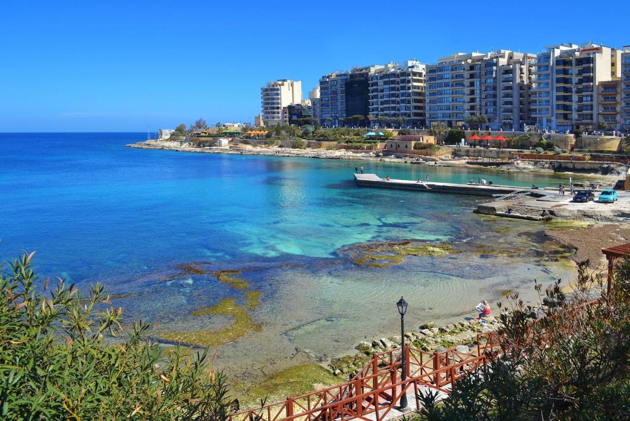 Modern Seaview Apartment In A Prime Location Sliema Bagian luar foto
