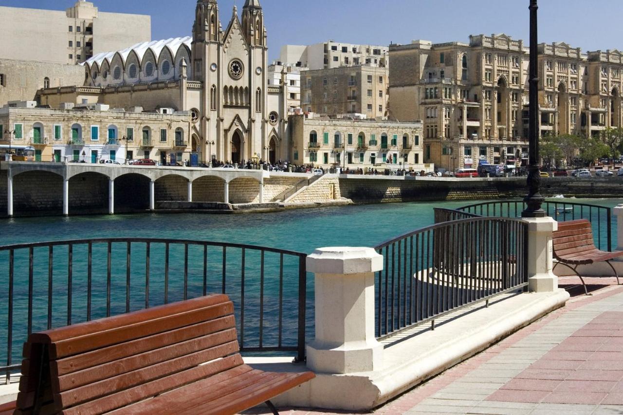 Modern Seaview Apartment In A Prime Location Sliema Bagian luar foto